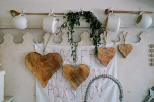 Herzen aus Holz indoor von Arte Wohnaccessoires